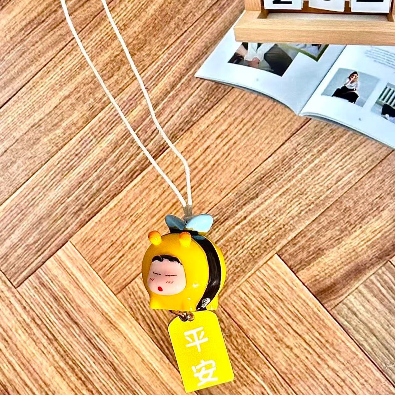 Фигурка Шин-чана в образе пчел – обзор и цена Car Accessories Hanging